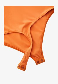 Geselecteerd, apricot orange