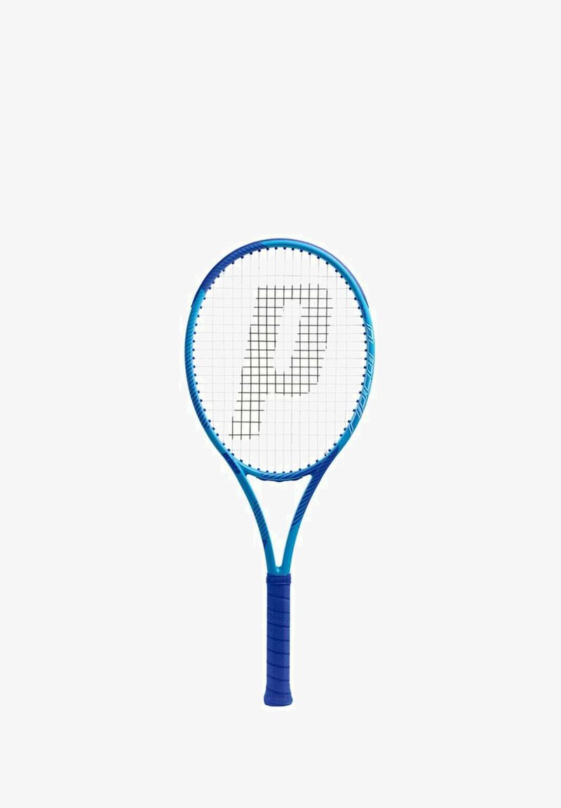 Blauwe tennisracket met een donkerblauwe grip en een zwart "P"-patroon gevormd door de snaren in het midden van het racketblad.