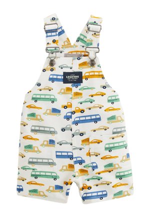 Une salopette en coton avec une base blanche ornée de motifs colorés de voitures et de camions en bleu, vert, jaune et orange. Comprend des clips métalliques et des poches.