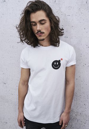Mister Tee, SMILEY BOMB TEE - Tričko s potlačou - white