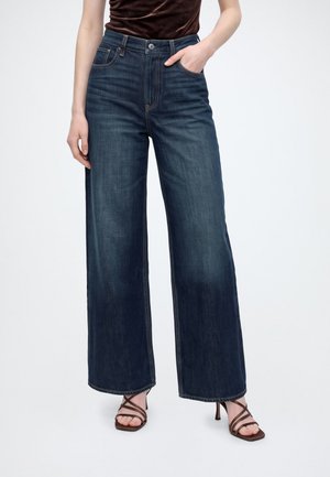 Abercrombie & Fitch, CLEAN CURVY WIDE LEG - Jean coupe décontractée - dark blue denim