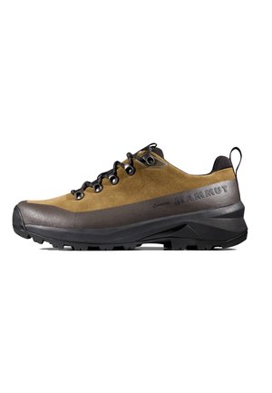 Brun og sort vandresko med lavt skaft, robust sål, metaløjer, sorte snørebånd og Mammut-logo på siden.