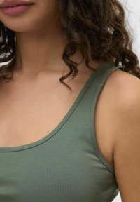 Vero Moda U-HALSAUSSCHNITT - Top - laurel wreath