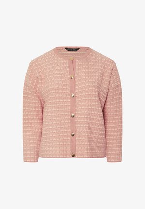 Różowy sweter o teksturowanej powierzchni z okrągłym dekoltem, z przodu zapinany na guziki w kolorze złotym, z prążkowanymi mankietami i dołem.