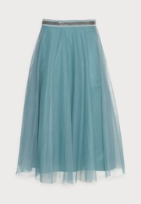 Keski-pituinen, vaaleansininen tila-hame, jossa on metallinhohtoinen hopea vyötärö ja kerroksellinen muotoilu, ja se on pehmeä ja läpikuultava.