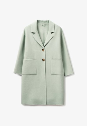 Abrigo verde claro de mezcla de lana con solapas anchas, dos botones marrones, mangas largas y grandes bolsillos delanteros parche.