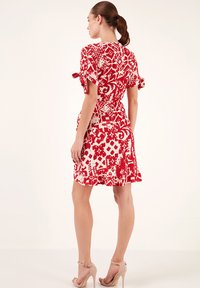 LELA REGULAR FIT - Rochie de zi - bordeaux