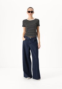 GAP Petite BAGGY HOLMAN - Wide leg - rinsed