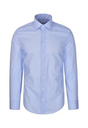 Chemise homme bleu clair à manches longues avec boutonnage sur le devant et col pointe, présentée sur fond blanc.