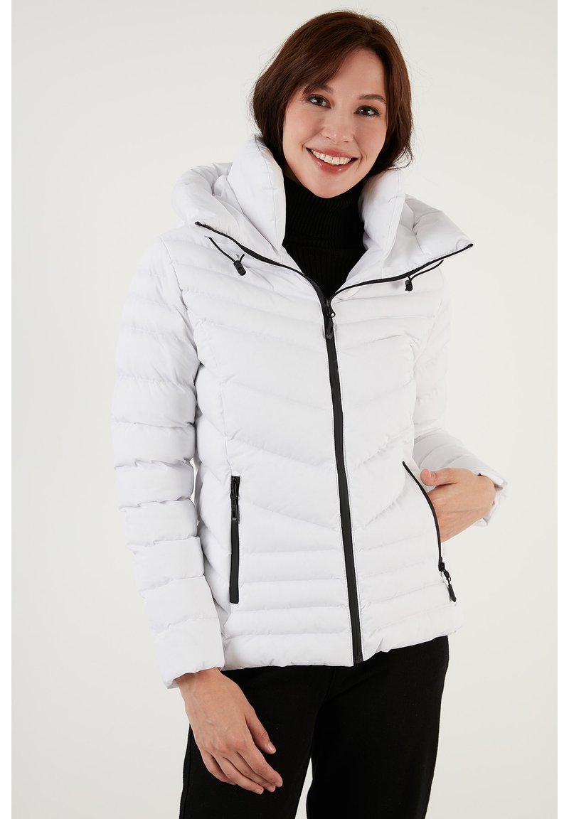 LELA SLIM FIT - Winter jacket - white