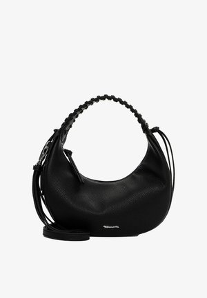 Sac à main noir en forme de croissant avec cuir texturé, poignée tressée, fermeture éclair et sangle détachable sur fond blanc.