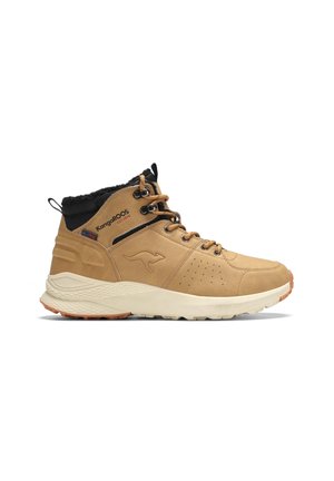 Beiger High-Top-Wanderschuh mit schwarzer Innenausstattung, Schnürung vorne, dicker weißer Sohle und Känguru-Logo an der Seite.