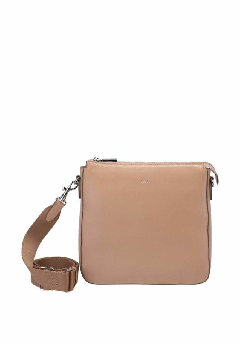 Borsa a tracolla in pelle beige con componenti in metallo argentato, chiusura con cerniera e tracolla regolabile. Texture liscia con linee pulite e design minimalista.