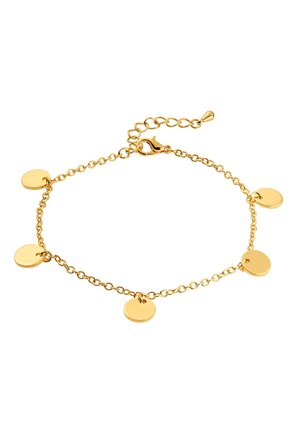 Bracelet chaîne en or avec cinq breloques rondes plates et un fermoir homard sur fond blanc.