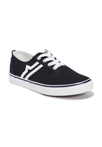 Sneakers neri in tela con lacci bianchi, dotati di strisce bianche sui lati, punta tonda e suola in gomma con un accento blu navy.