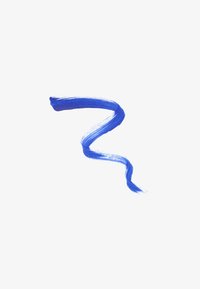 Kurvad penseldrag i livlig blå färg, texturerad med synliga borstdetaljer, ställd mot en enkel vit bakgrund.