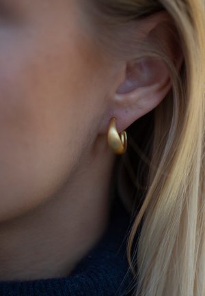 byBiehl OCEAN FLOW MEDIUM HOOPS - Earrings - gold-coloured