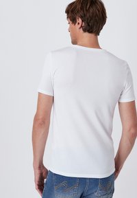 Damart COL V CLIMATYL - T-shirt basic - White