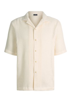 Beiges kurzärmeliges Strickshirt mit einem dezenten vertikalen Streifenmuster, durchgehender Knopfleiste und offenem Kragen.