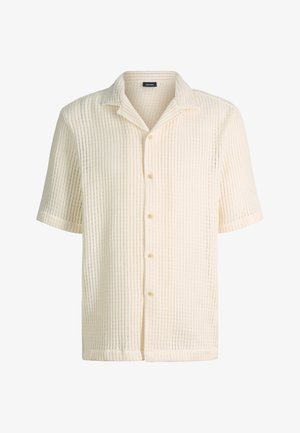 Beiges kurzärmeliges Strickshirt mit einem dezenten vertikalen Streifenmuster, durchgehender Knopfleiste und offenem Kragen.