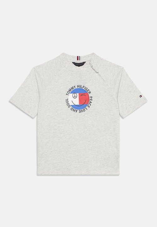 Ανοιχτό γκρι κοντομάνικο μπλουζάκι Tommy Hilfiger με κυκλικό σύμβολο ειρήνης και το κείμενο "Peace and Soul Tommy Hilfiger Love" στην μπροστινή πλευρά.