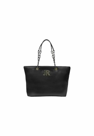 Borsa tote in pelle nera con doppie maniglie a catena, caratterizzata da un logo "JR" testurizzato sul davanti. Design rettangolare elegante e superficie liscia.