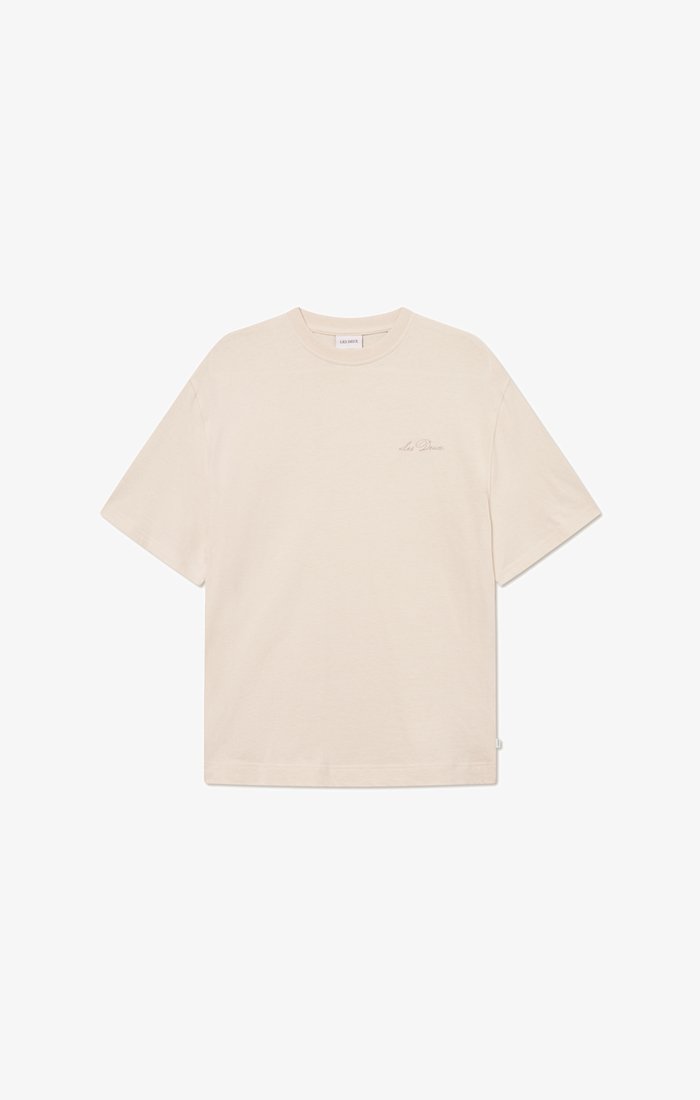 Beige bavlněné tričko s volným střihem, krátkými rukávy, kulatým výstřihem a decentním logem na hrudi. Hladká textura, minimalistický design.