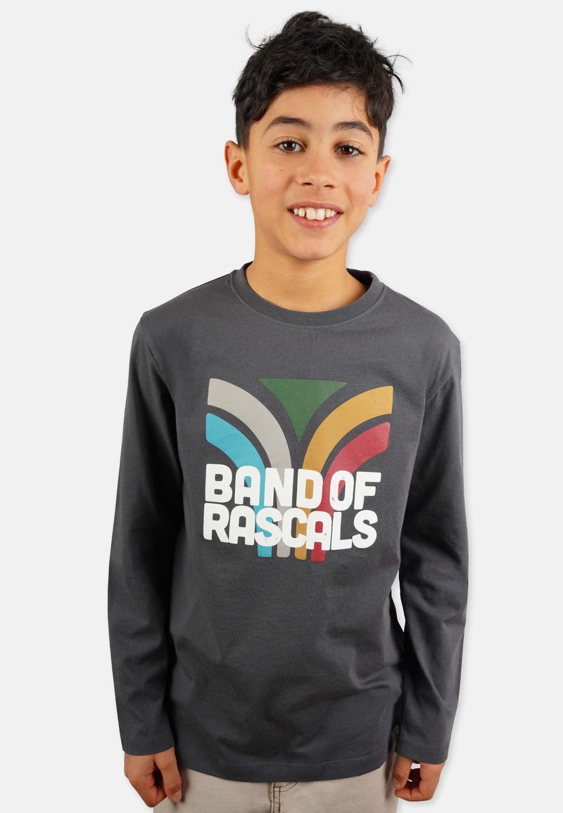 Pitkähihainen harmaa puuvillapaita, jossa on värikäs grafiikka kaarevista viivoista ja teksti "BAND OF RASCALS" lihavoiduilla valkoisilla kirjaimilla.