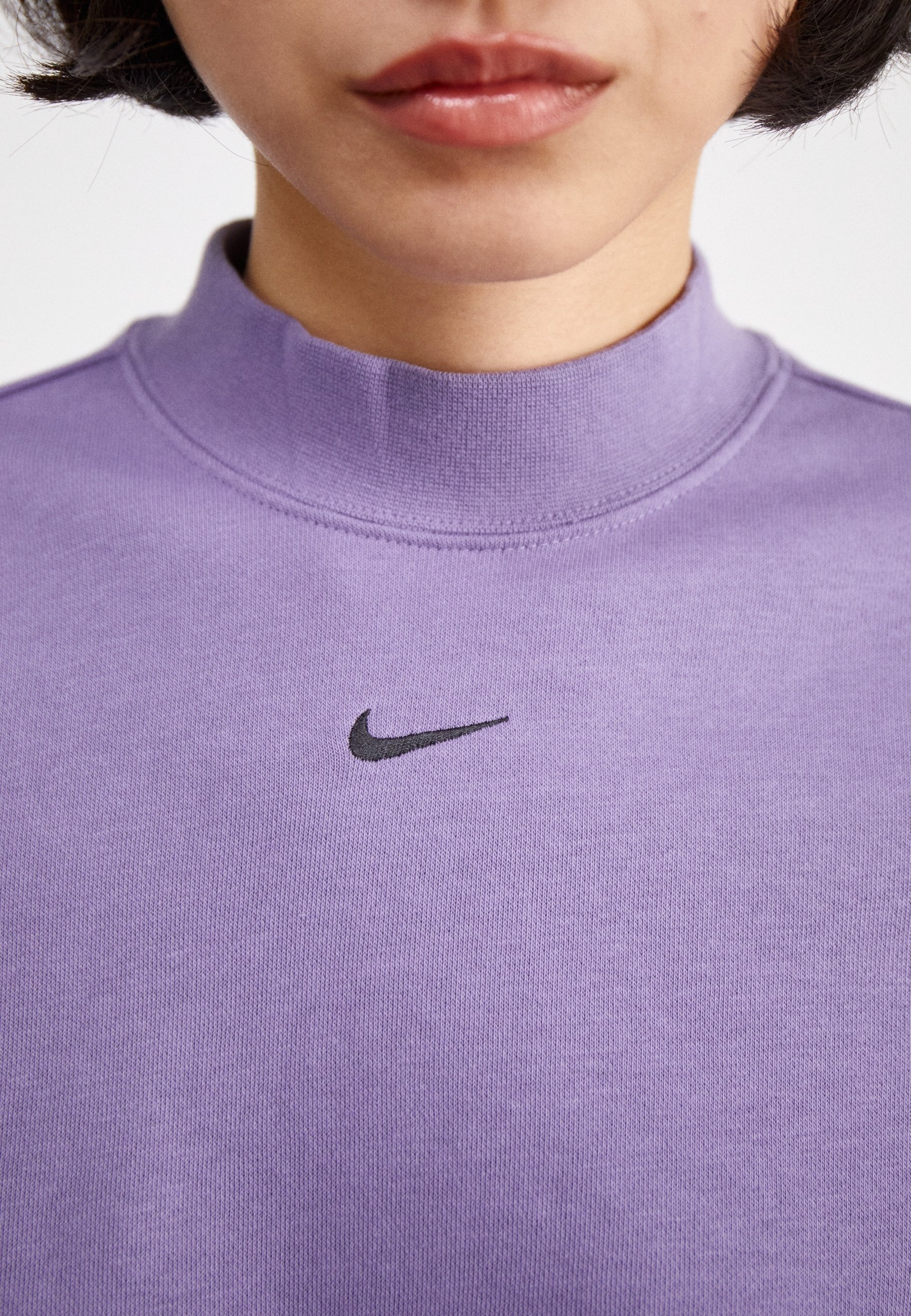 nike sportswear lips crew sweatshirt