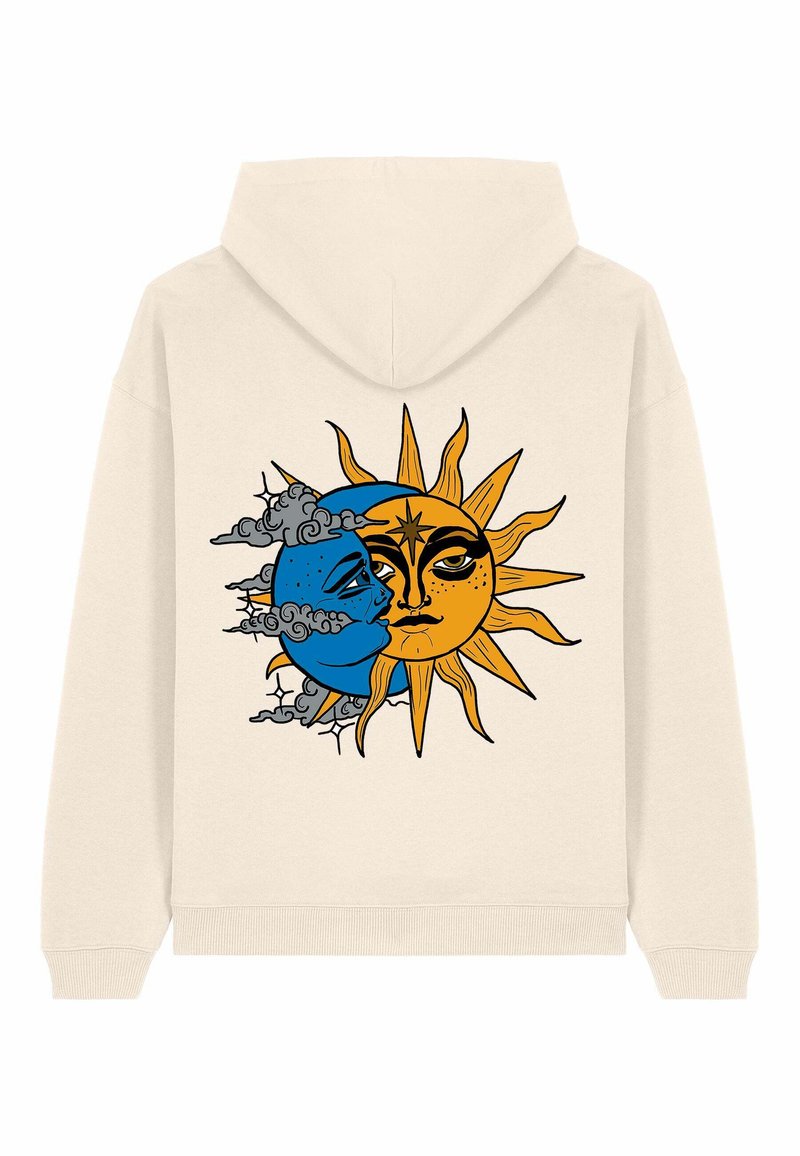 Felpa crema con cappuccio caratterizzata da un design grafico di sole e luna, con dettagliati tratti facciali, colori blu e arancio e accenti di nuvole.