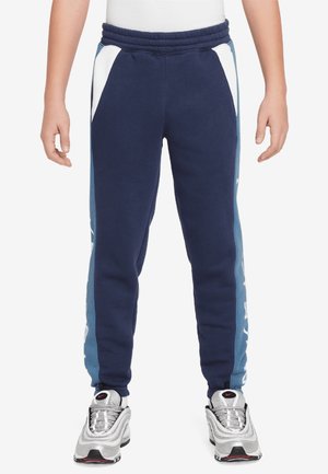 I pantaloni della tuta blu navy presentano una vestibilità comoda, una vita elastica, pannelli laterali azzurri a contrasto e dettagli bianchi. Il tessuto è morbido e strutturato.