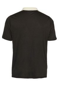 Polo negru cu mânecă scurtă, având un guler crem și dungi subțiri albe pe umeri. Material neted, cu o croială standard.