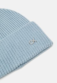 Calvin Klein CHUNKY BEANIE - Beanie - blue cloud