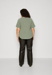 Vero Moda Curve VMALVA V NECK - T-Shirt basic - laurel wreath