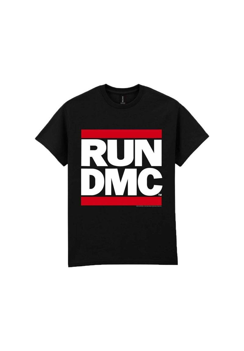 Svart bomull t-skjorte med fet hvit tekst "RUN DMC" inne i et rødt rektangel, korte ermer, rund hals.