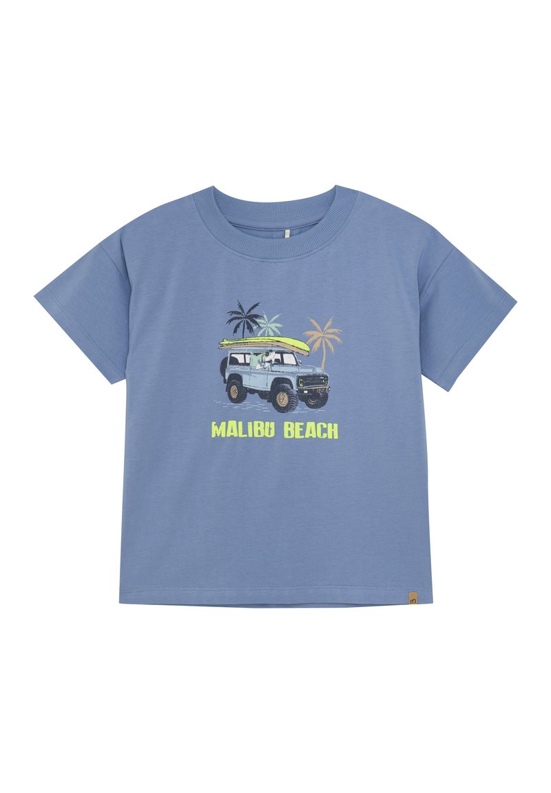Lyseblå bomulds T-shirt med korte ærmer, der har et grafisk motiv af en bil med surfbrætter og palmetræer samt teksten "MALIBU BEACH".