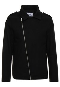 Musta takki, jossa on vino vetoketju, rakennekaulus ja olkapehmusteet. Valmistettu pehmeästä kankaasta, jossa on sileä pinta.