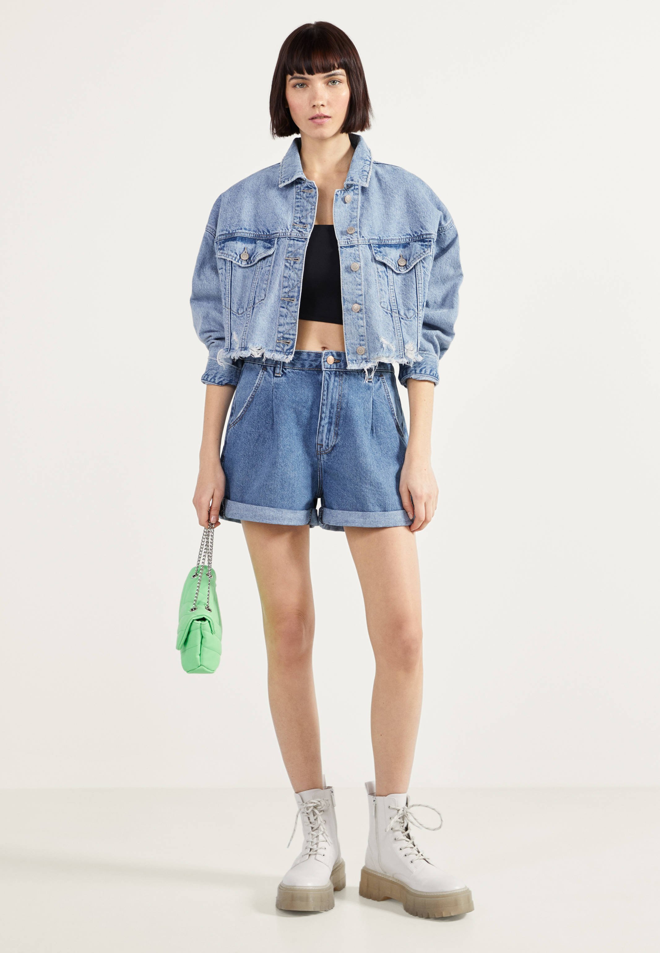 mom shorts bershka