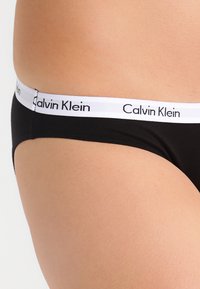 Calvin Klein Underwear BIKINI 3 PACK CAROUSEL COTTON STRETCH - Briefs - black/white