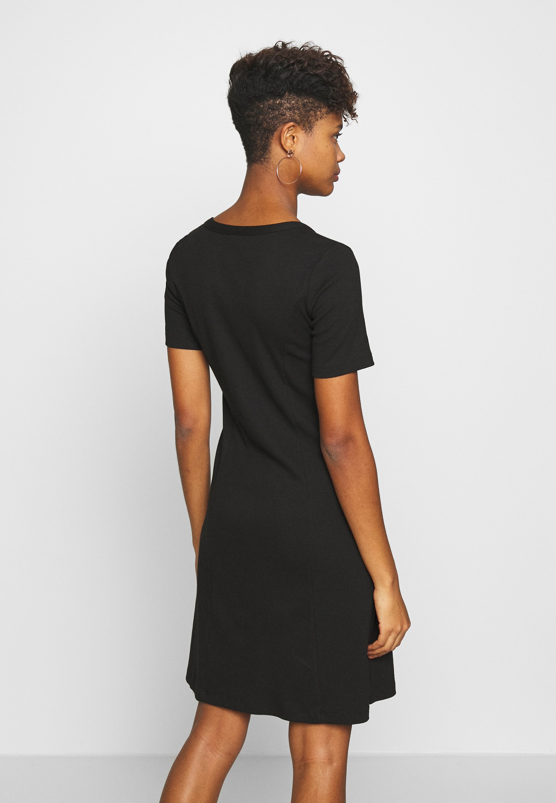Vila VICONIA DRESS Jerseykjole black Zalando.no Vila VICONIA DRESS - Jerseykjole - black