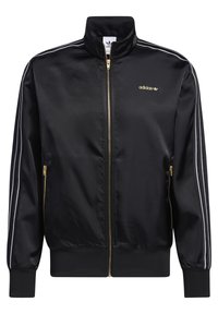 Svart satin zip-up jacka med gyllene detaljer. Har två sidofickor, hög krage och vita ränder längs ärmarna.