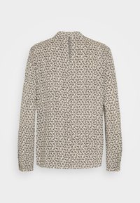 Blouse à manches longues en tissu crème avec un motif abstrait marron, dotée d'un col haut et d'une fermeture à boutons dans le dos.