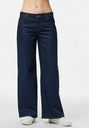 Jeans in denim blu scuro a gamba larga con vita alta, tasche frontali e cuciture arancioni a contrasto. Il materiale ha una texture liscia.