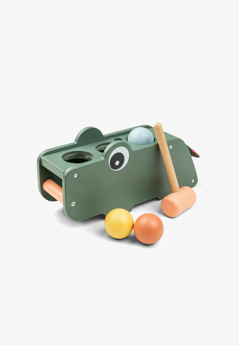 Hipopótamo de juguete de madera verde con tres bolas de colores y un mazo melocotón, diseñado para jugar a golpear pelotas.