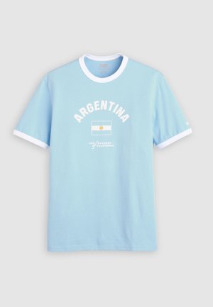 Levi's®, FOOTBALL RINGER - Camiseta estampada - light blue/white