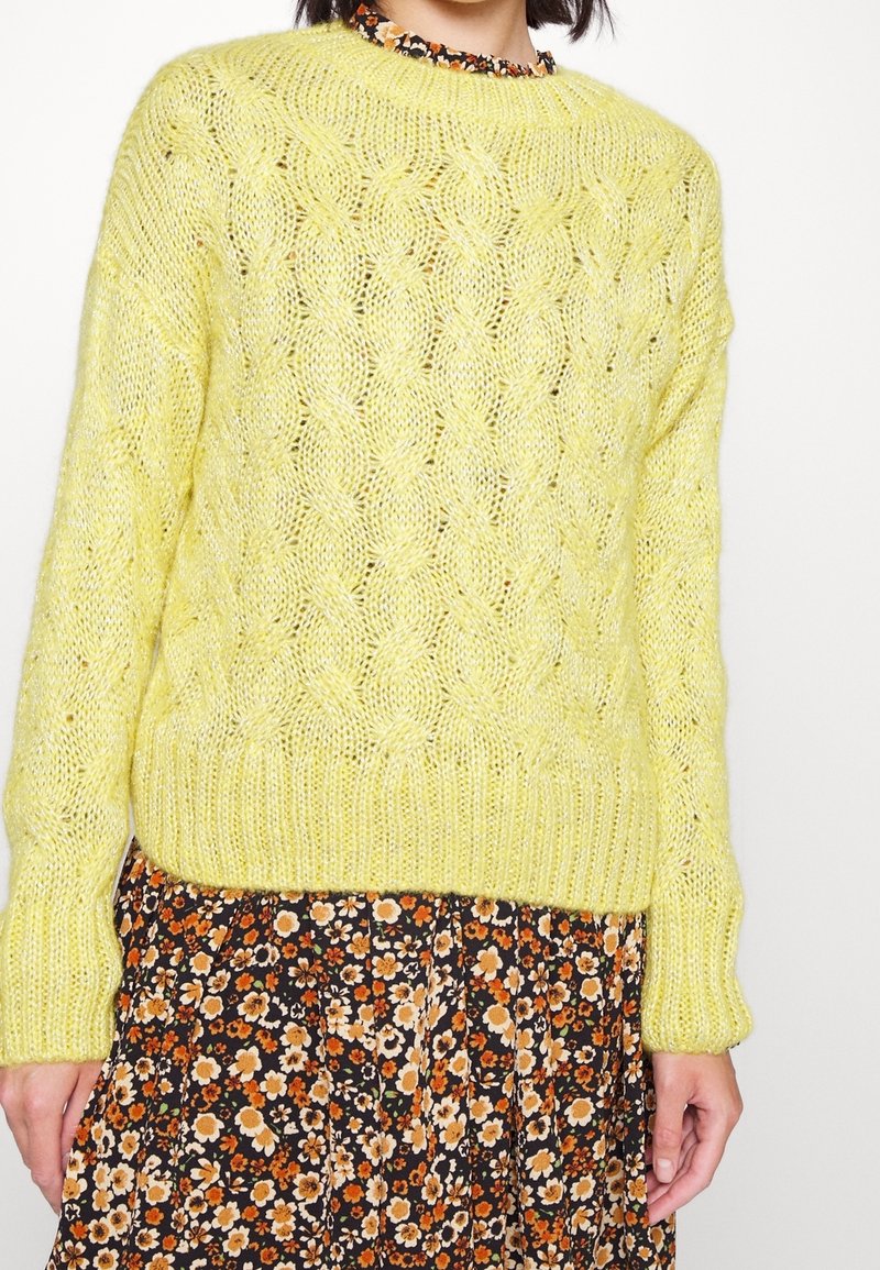 Molly Bracken Pullover - yellow