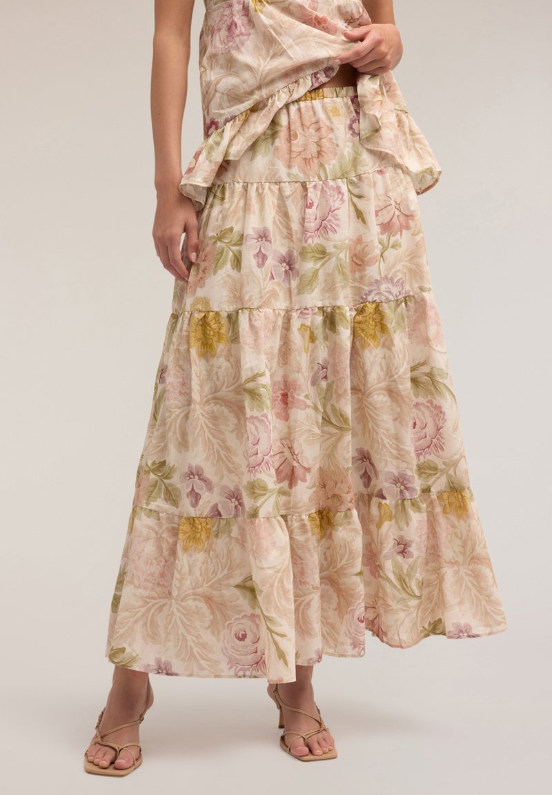 Fustă maxi dintr-un material ușor, cu un model floral. Își prezintă volane suprapuse și o paletă de culori pastelate în nuanțe de roz, verde și galben.