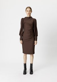 Gestuz - RIFA PUFF DRESS - Pouzdrové šaty - coffee bean Miniatura obrázku 1