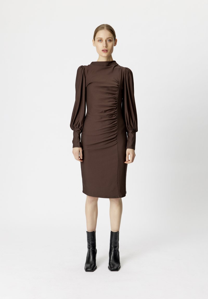 Gestuz - RIFA PUFF DRESS - Egyenes szabású ruha - coffee bean, Nagyítás