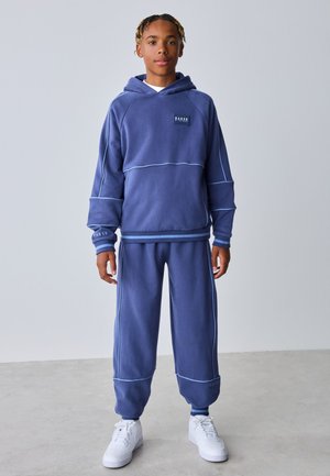 Baker by Ted Baker, REGULAR FIT PIPED JOGGERS SET  - Pantalon de survêtement - blue